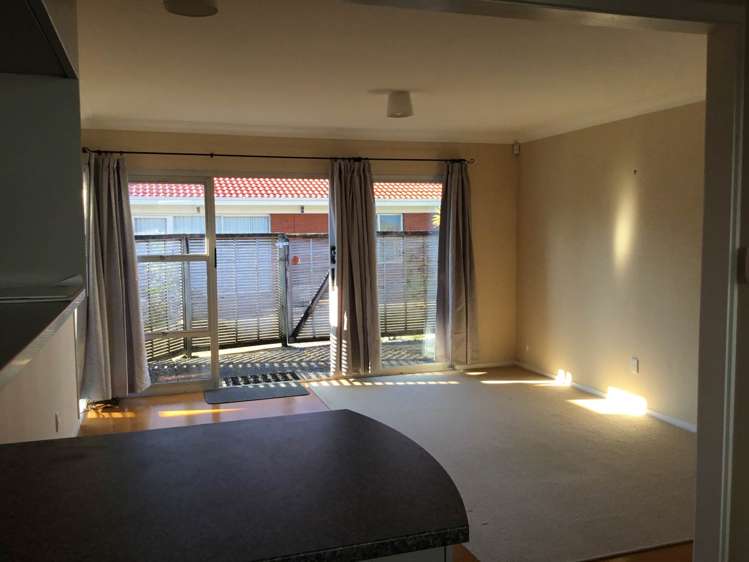 2/83 Moana Avenue One Tree Hill_2