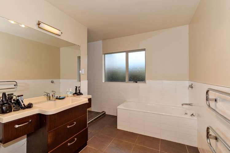 5 Caffreys Avenue Massey_13