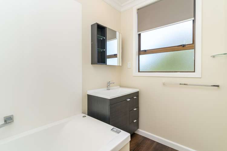 17 Dunedin-Waitati Road Dalmore_23