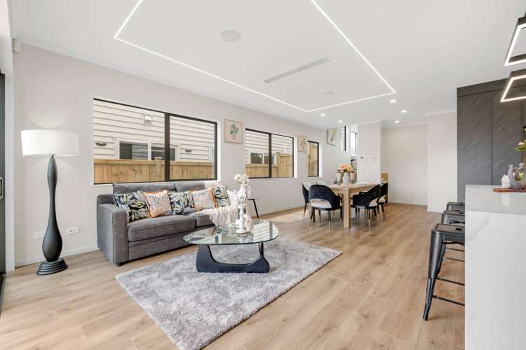 24 Ballyalton Crescent Flat Bush_2