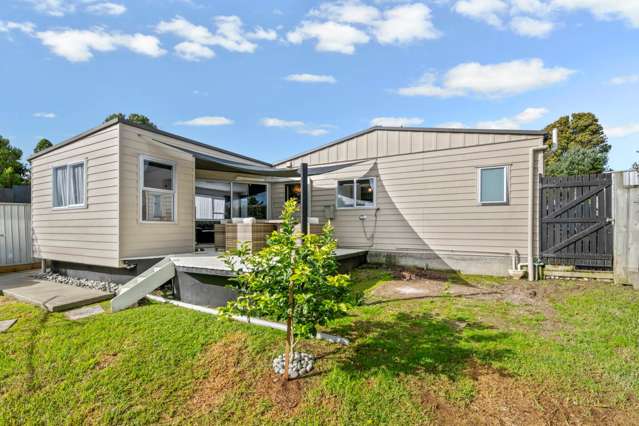 39b Brian Crescent Stanmore Bay_2