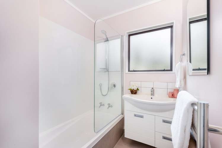 1/4 Helga Crescent Te Atatu Peninsula_12