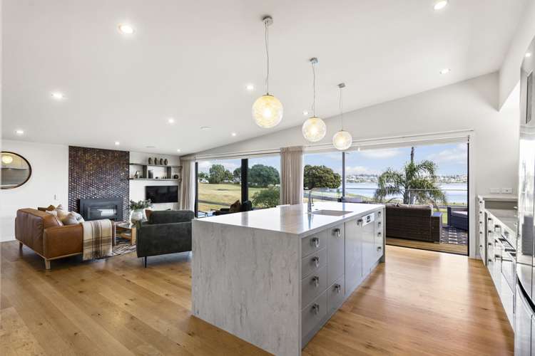 17 Kiwi Esplanade Mangere Bridge_5