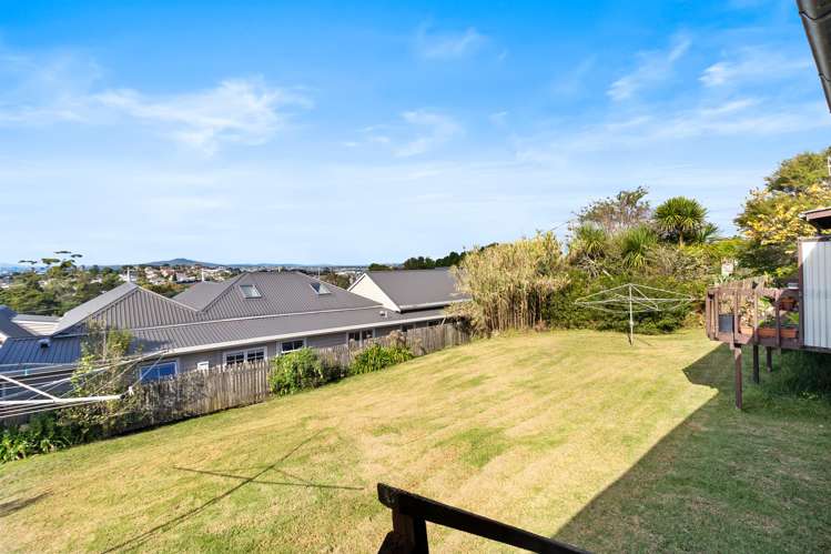 1 & 2/135 Glenfield Road Hillcrest_6