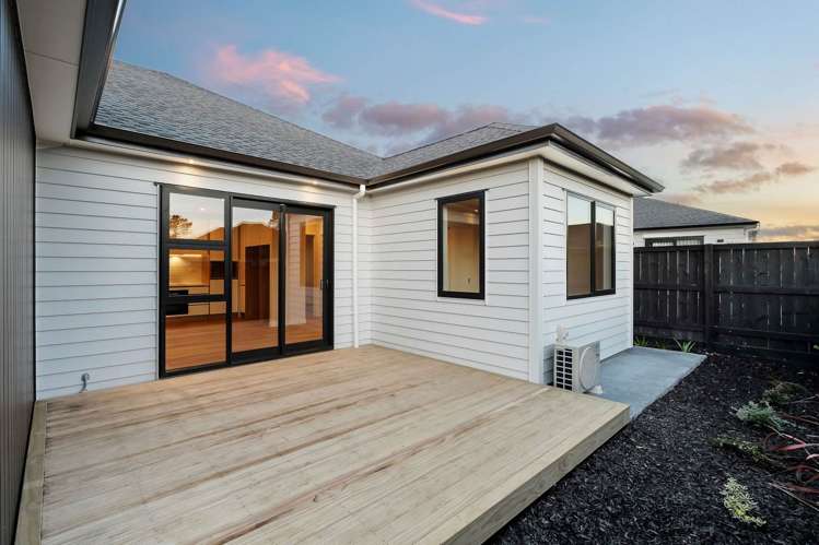 13 Tipu Crescent Wainui_10