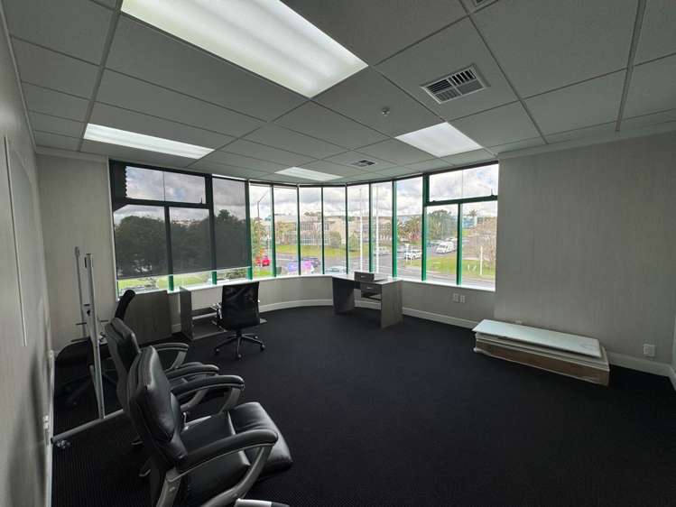 Level 1/5 William Pickering Drive Rosedale_2