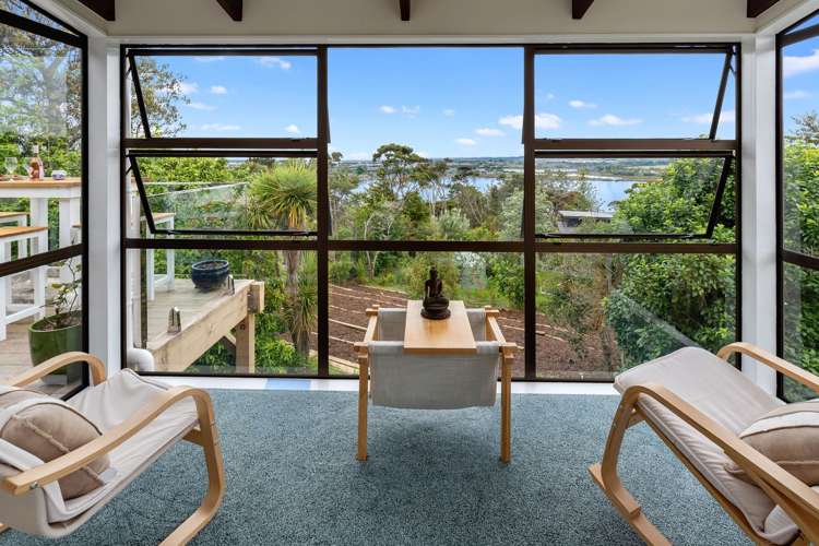 17 Chatham Avenue Paremoremo_11