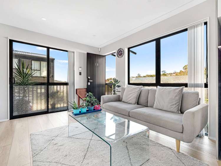 1B Tacitus Place Totara Vale_4