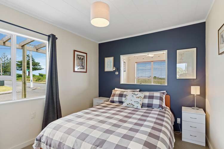 22 Marine Parade Otaki Beach_12