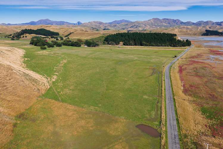 Corner Marfells Beach and Clifford Roads Lake Grassmere_9