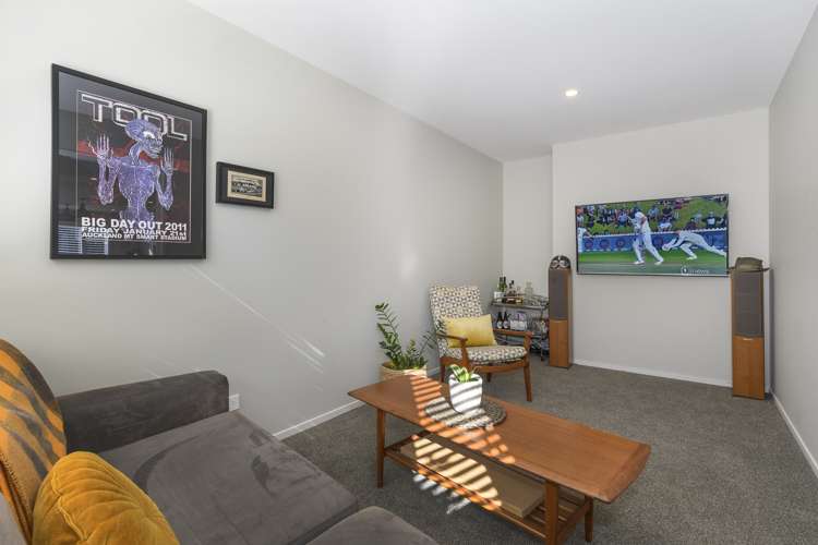 6 Kahuparere Crescent Pyes Pa_11