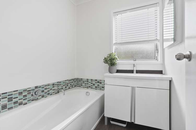 7 James Scott Place Te Atatu South_15