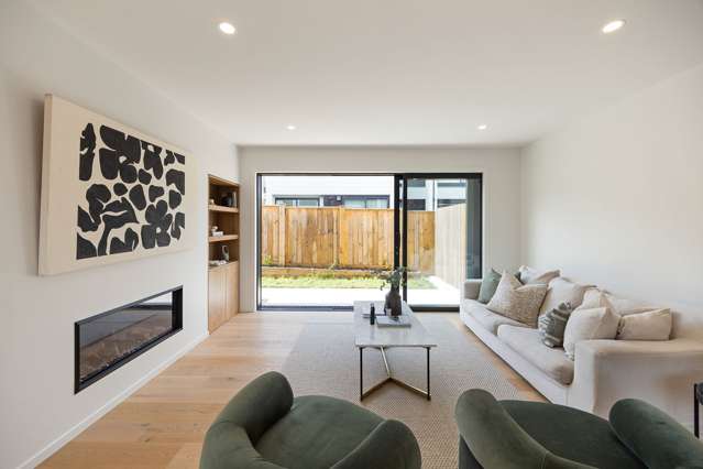 4/15 Lake Domain Drive Hamilton Lake_3