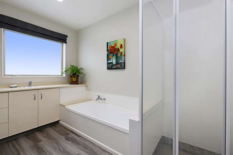 8 Brompton Drive Taradale_12