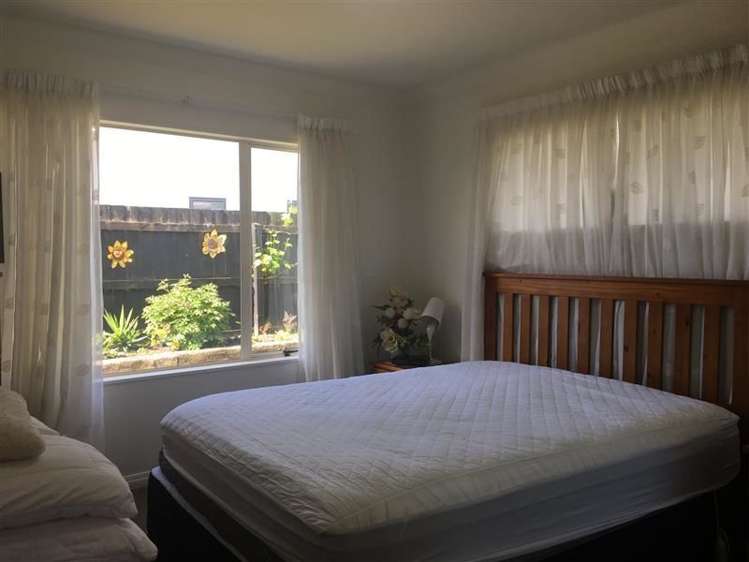 23 Tyree Drive Stoke_4