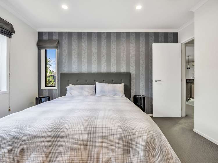 8 Farleigh Close Huntington_16