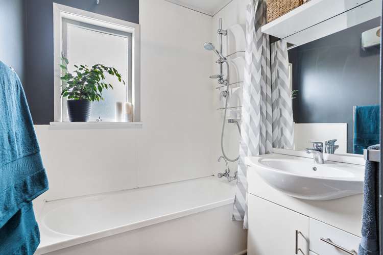 1/63 Lancaster Road Beach Haven_11