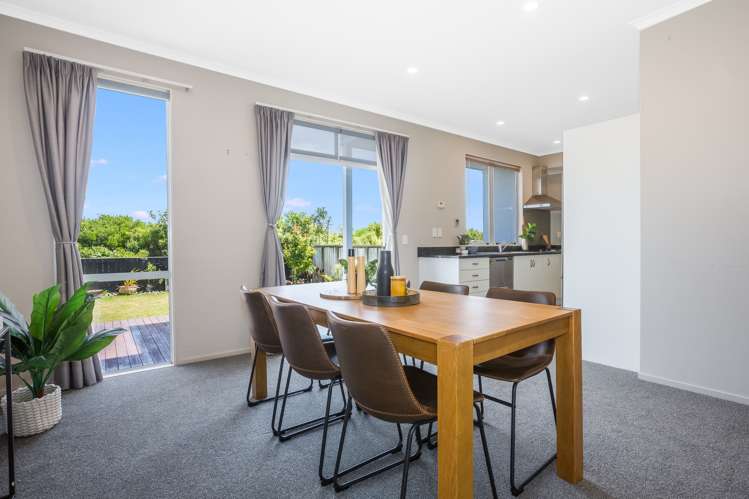 16 Cedarwood Street Woodridge_8