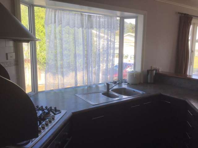 19 Helvetia Grove Naenae_3