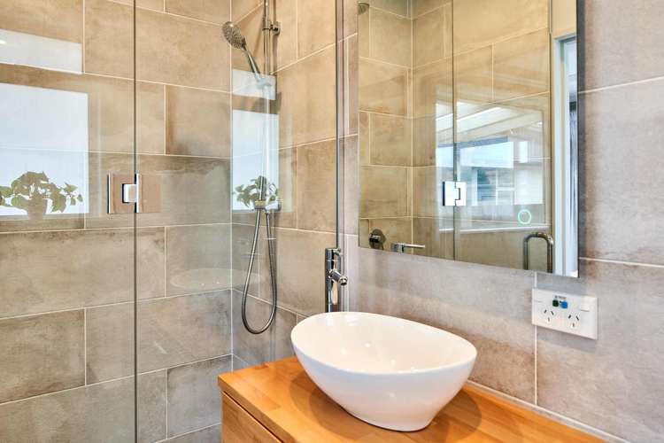 14 Mana Esplanade Paremata_11