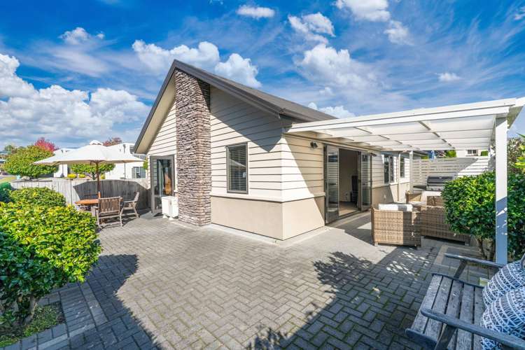 1/1 The Moorings Two Mile Bay_3