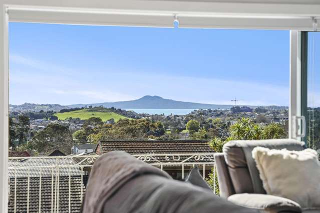 73 Bradbury Road Botany Downs_2