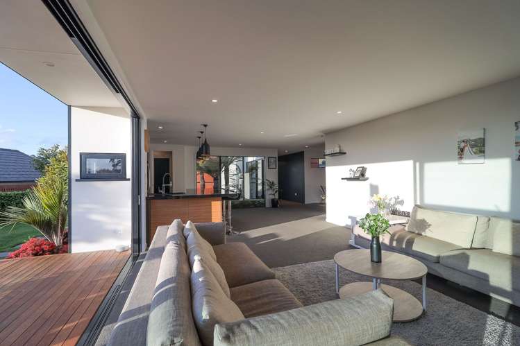 66 Fairose Drive Richmond_9