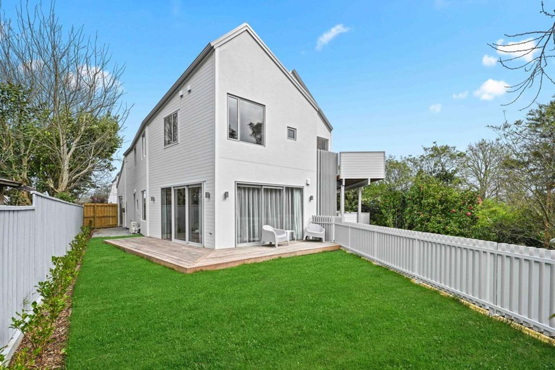 24E Pickering Crescent 1054_0