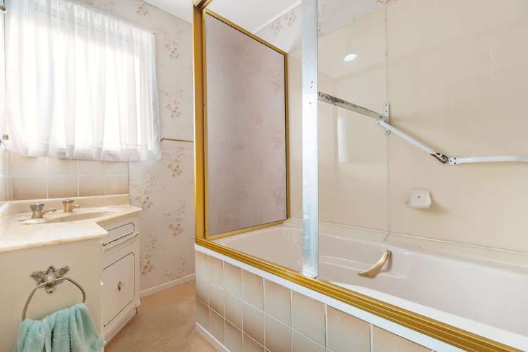 8 Warden Place Mangere Bridge_10