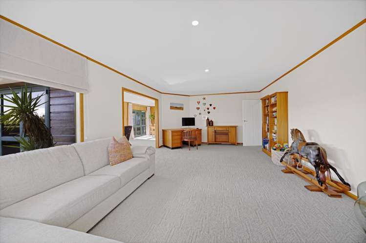 60 Pembroke Road East Stratford_12