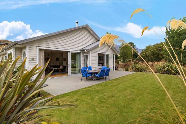 Lakefront Perfection in Glenorchy