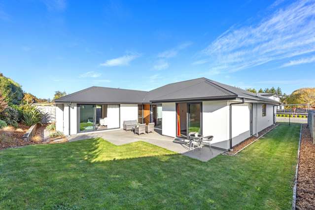 Modern Spacious Home - 6 Years Young!