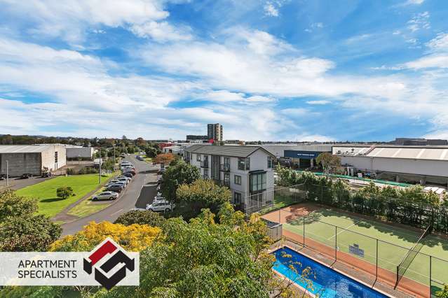 1a/10 Crown Lynn Place New Lynn_1