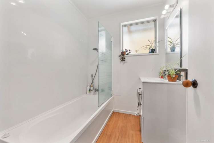 7 Roland Hill Glen Eden_10