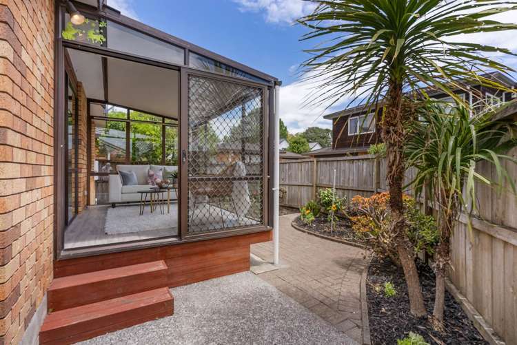 2/133 Pah Road Royal Oak_22