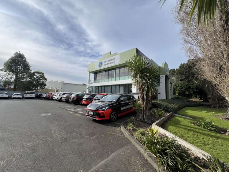 Whole Building/60 Hugo Johnston Drive Penrose_11