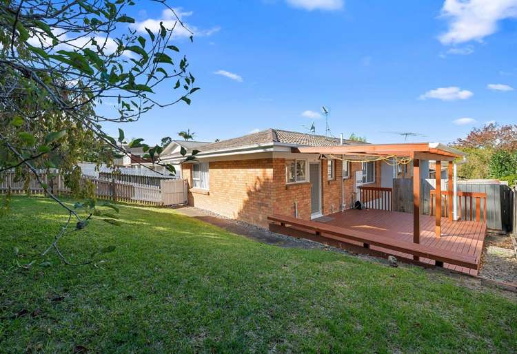 1/112 Gossamer Drive Pakuranga Heights_1