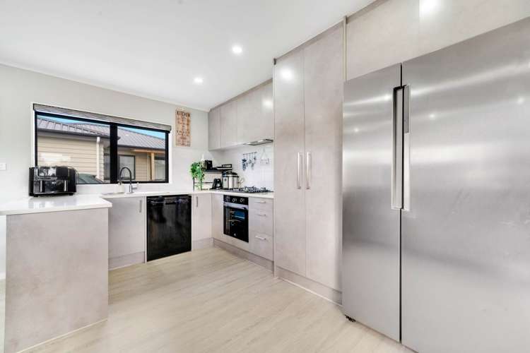 15b Crown Crescent Otara_12