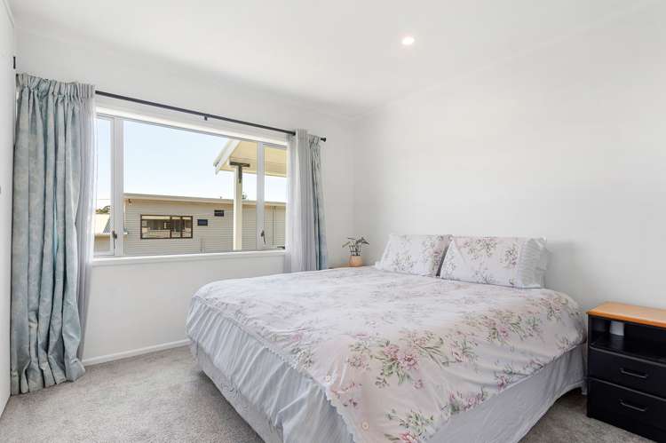 2/91 Deep Creek Road Waiake_5