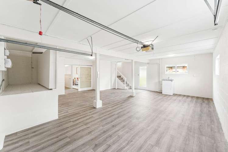 1/16 Bond Crescent Forrest Hill_12
