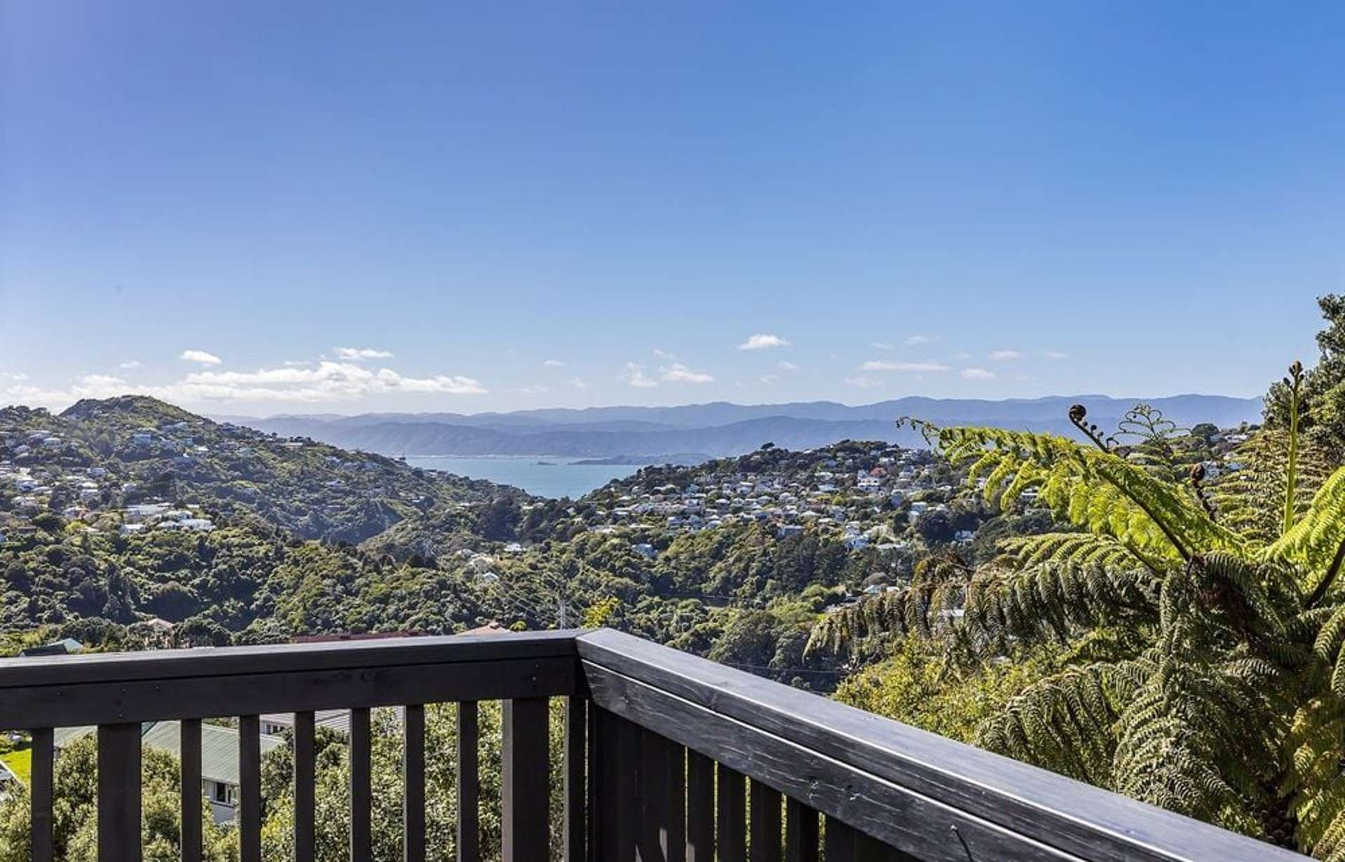 2/10 Downing Street Crofton Downs_0