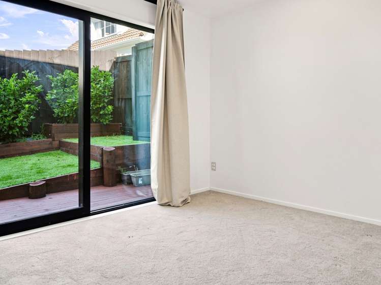 4/14 Sabot Place Massey_10