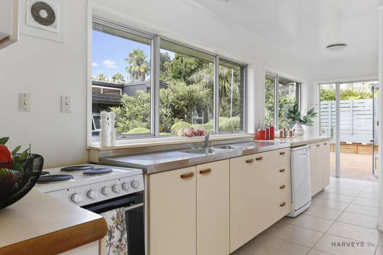201 Godley Road Titirangi_14