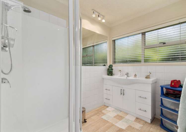 2b Kowhai Street Glenholme_13