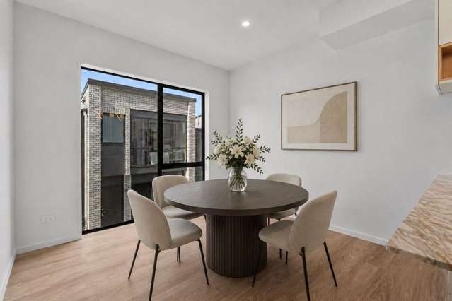 2/36 Thatcher Street Mission Bay_1