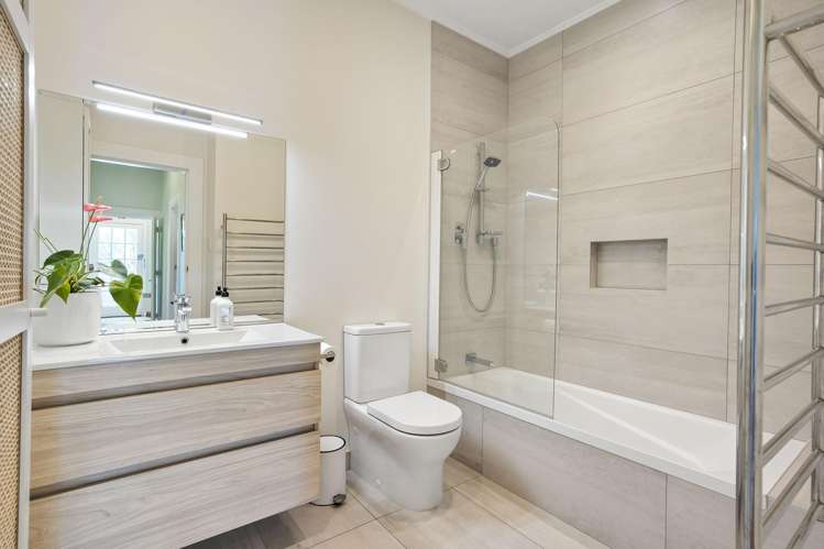 1/33 Abbotts Way Remuera_13