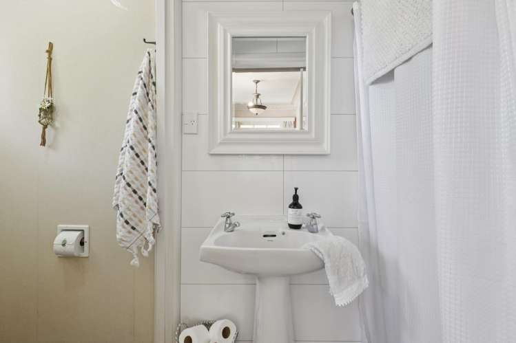 1/96 Bradbury Road Botany Downs_14