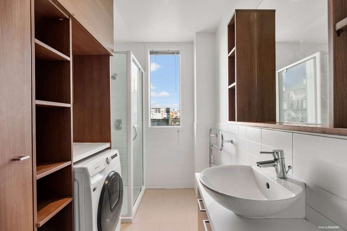 506/85 Beach Road_4