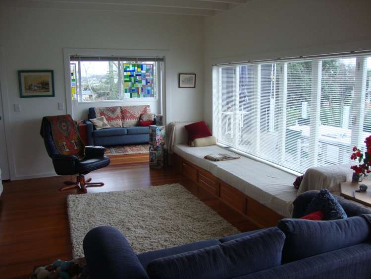 1 Joydon Place Stanmore Bay_1
