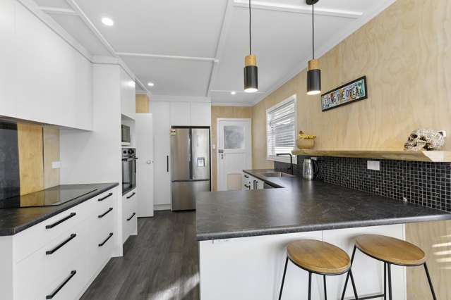 38 Petrie Street Wainuiomata_4